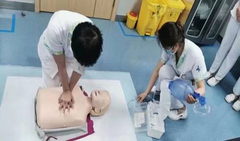 强化急救技能 防患于未然 疼痛科举办急救技能培训活动