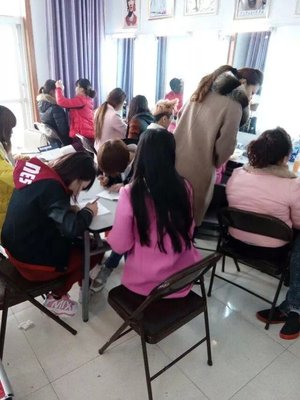 【阜阳彩妆技术培训学校哪家强?大家都说阜阳汝老师培训学校好】阜阳彩妆技术培训学校哪家强?大家都说阜阳汝老师培训学校好批发价格,厂家,图片,阜阳汝老师美容化妆职业培训学校 -