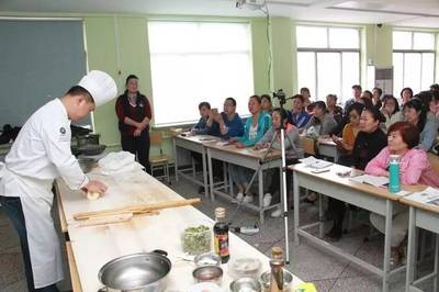 瓦房店市总工会职工再就业技能培训中心2017年第二、三期班中式面点班火热进行中