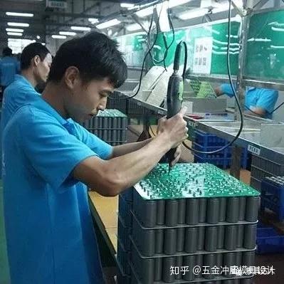 我,是一名模具厂的技术工人